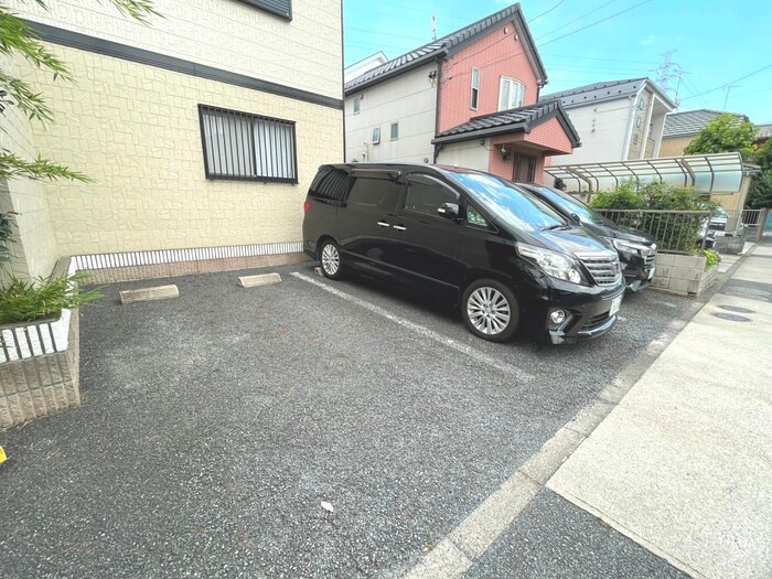 物件外観写真2　(駐車場)