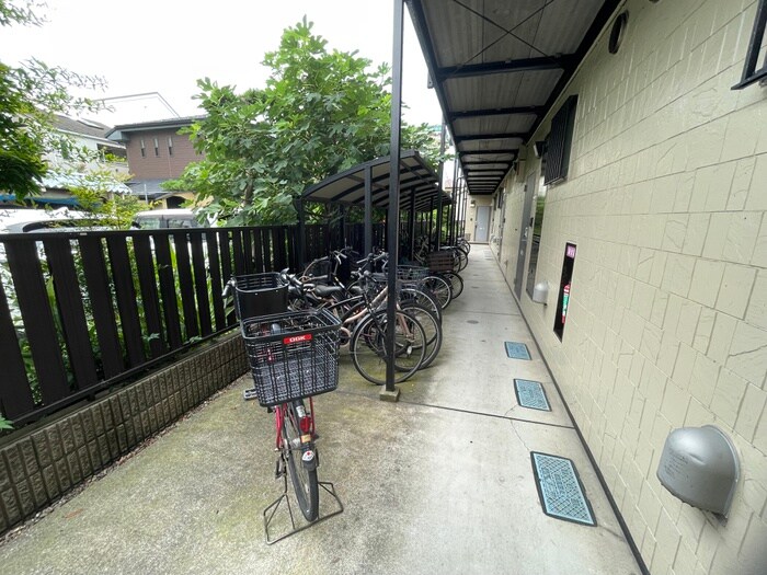 物件外観写真5　(駐輪場)