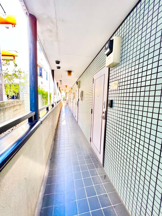 物件外観写真2　(エントランス部分)