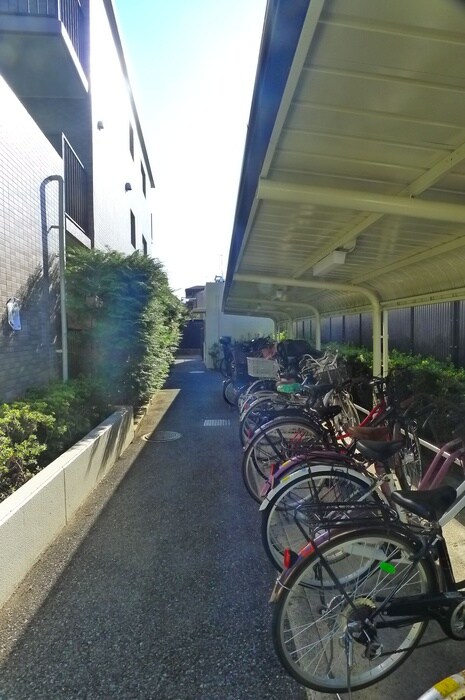 物件外観写真5　(駐輪場)