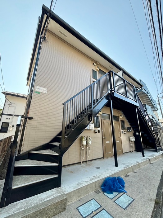 物件外観写真1　(エントランス部分)