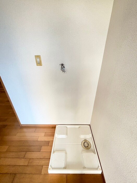 物件内観写真11　(洗濯機置場)