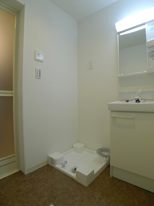 物件内観写真14　(洗濯機置場)