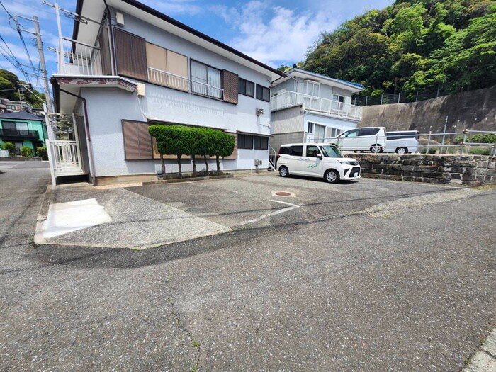 物件外観写真2　(駐車場)