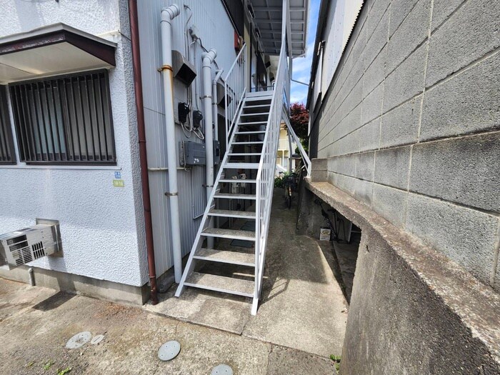 物件外観写真3　(エントランス部分)