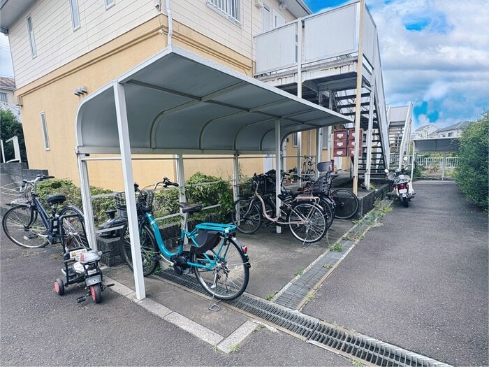 物件外観写真3　(駐輪場)