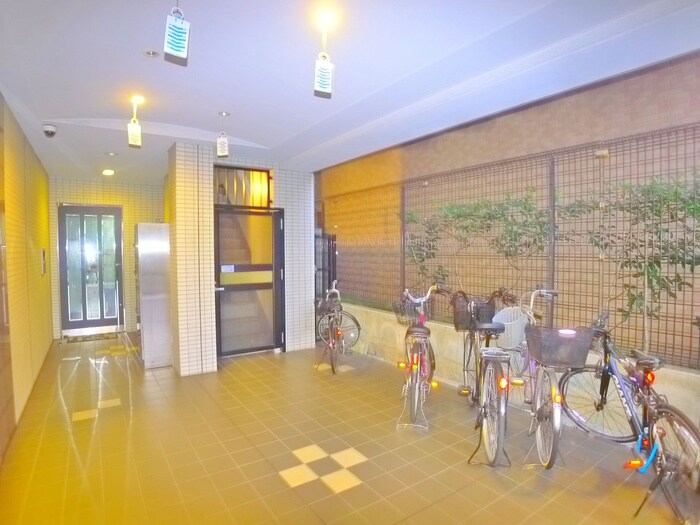 物件外観写真2　(駐輪場)