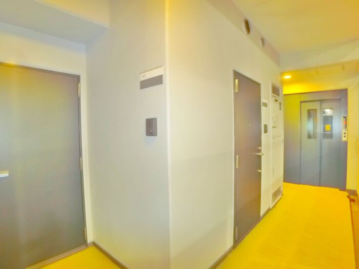 物件外観写真4　(エントランス部分)