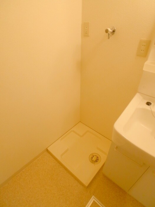 物件内観写真13　(洗濯機置場)