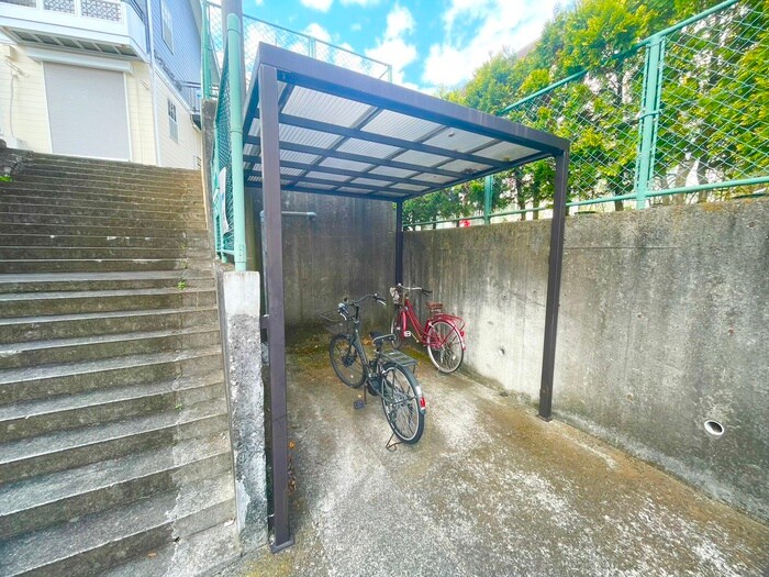 物件外観写真5　(駐輪場)