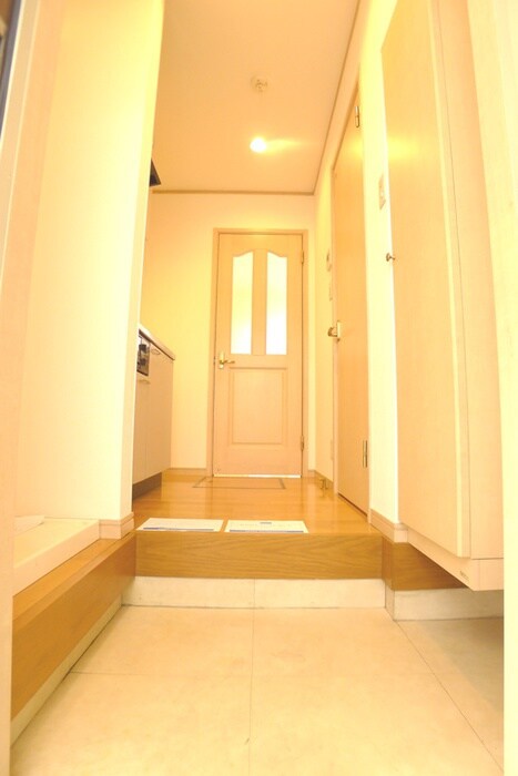 物件内観写真8　(玄関)