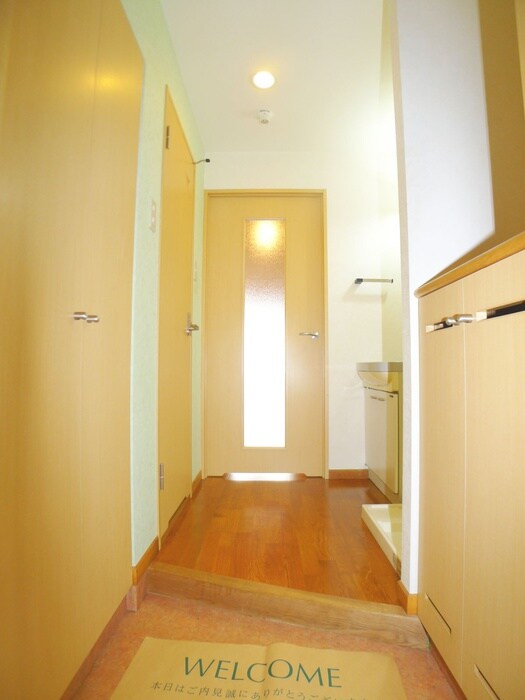 物件内観写真7　(玄関)