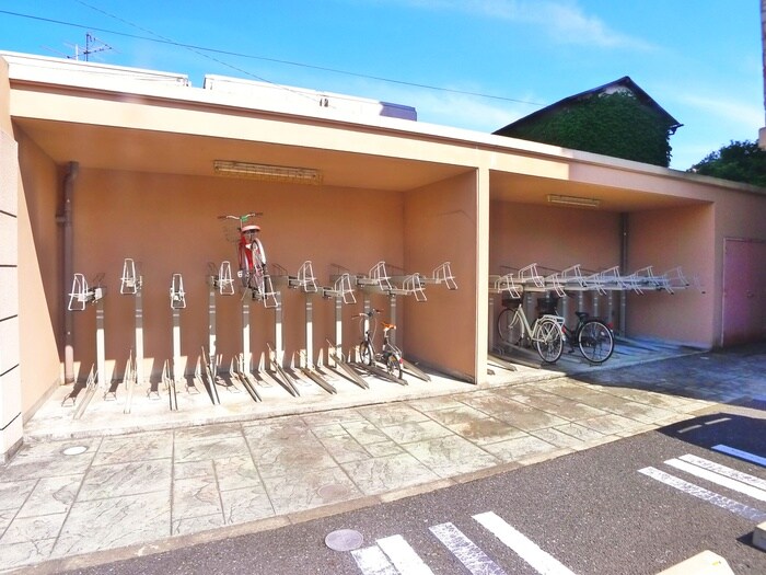 物件外観写真6　(駐輪場)