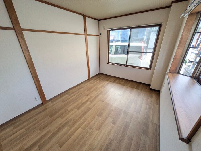 物件内観写真8　(室内からの展望)