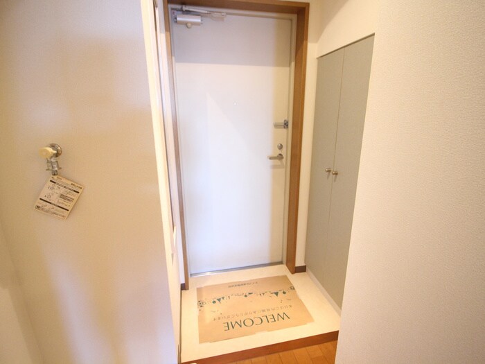 物件内観写真7　(玄関)