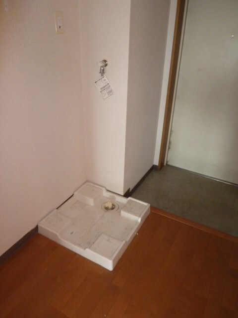 物件内観写真7　(洗濯機置場)