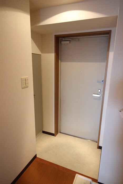 物件内観写真16　(玄関)