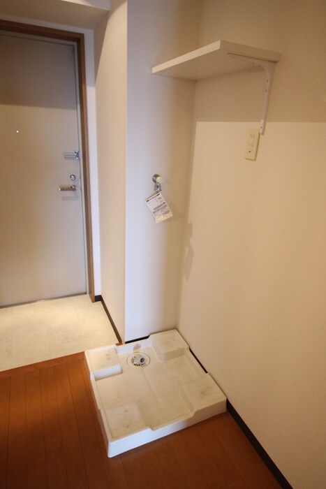 物件内観写真18　(洗濯機置場)