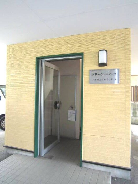 物件外観写真3　(エントランス部分)