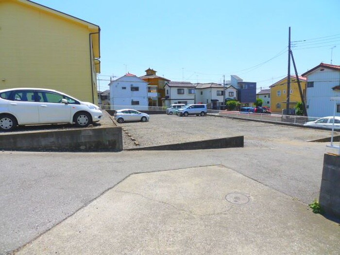 物件外観写真3　(駐車場)