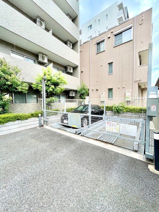 物件外観写真4　(駐車場)