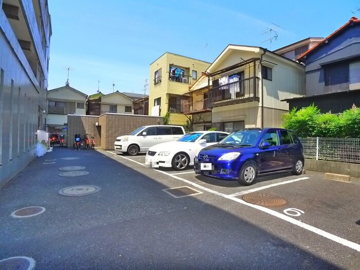 物件外観写真2　(駐車場)