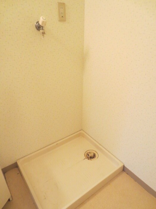 物件内観写真10　(洗濯機置場)