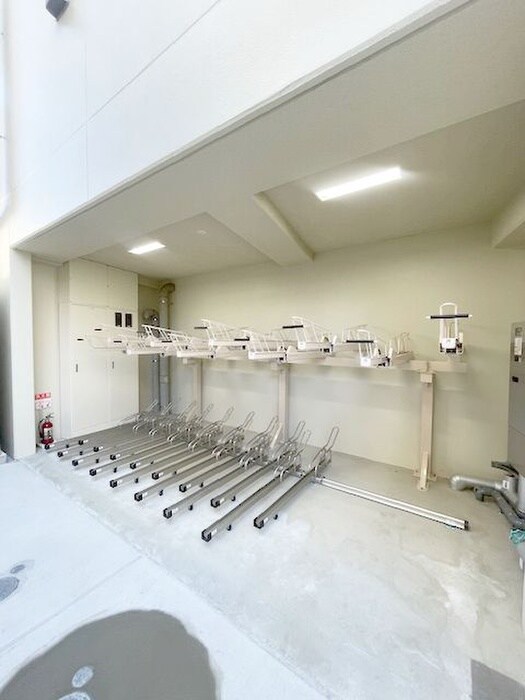 物件外観写真3　(駐輪場)