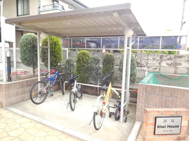 物件外観写真3　(駐輪場)