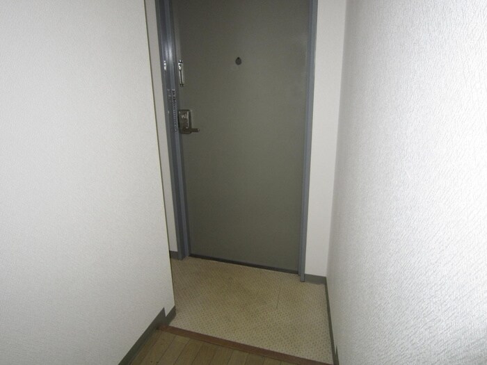 物件内観写真8　(玄関)