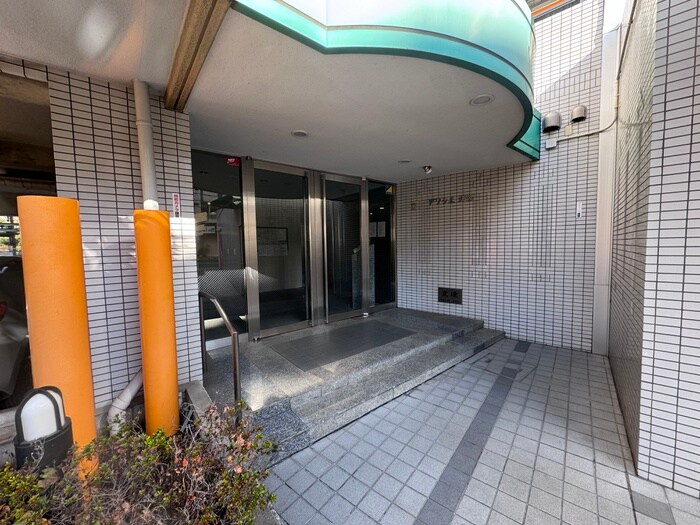 物件外観写真5　(エントランス部分)