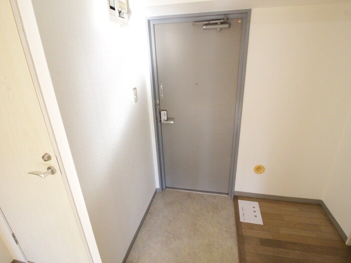 物件内観写真17　(玄関)
