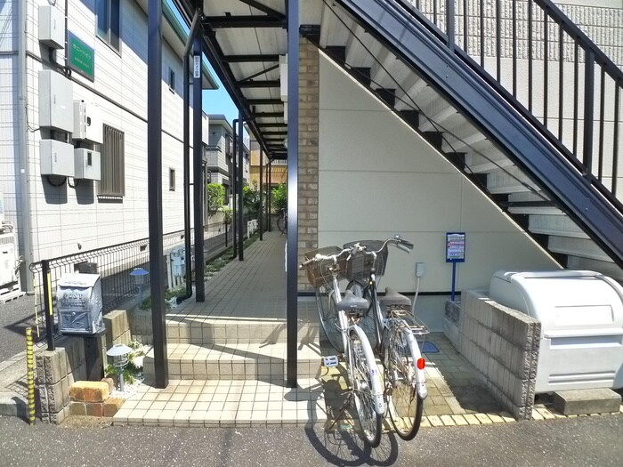 メゾンウッズの駐輪場