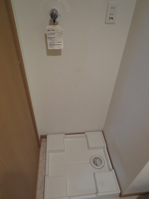 物件内観写真11　(洗濯機置場)