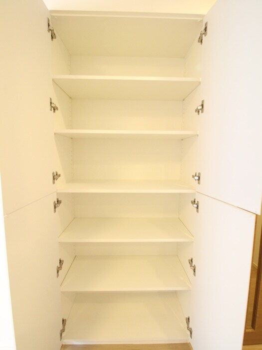 物件内観写真12　(収納)