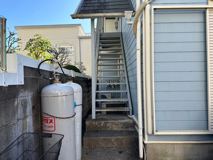 物件外観写真4　(エントランス部分)