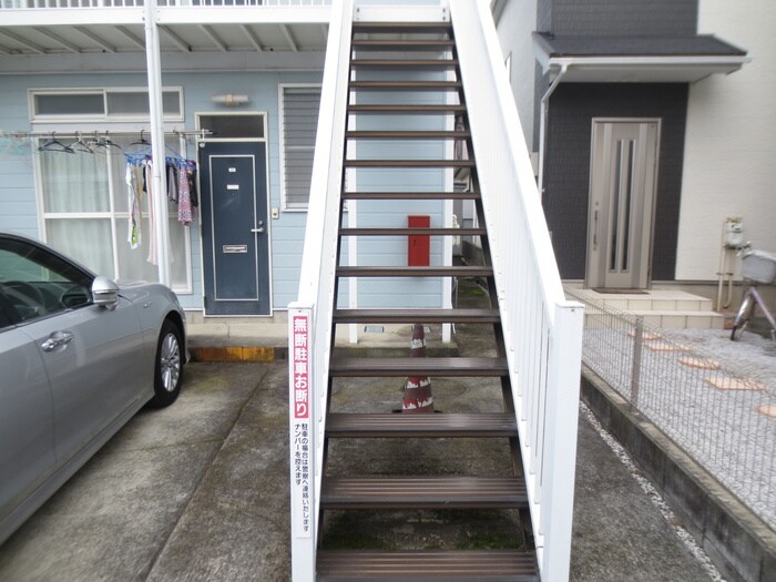 物件外観写真4　(エントランス部分)