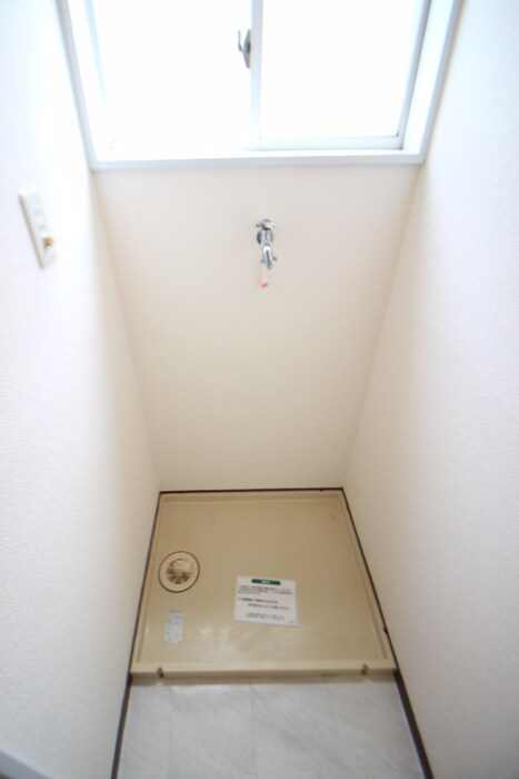 物件内観写真12　(洗濯機置場)
