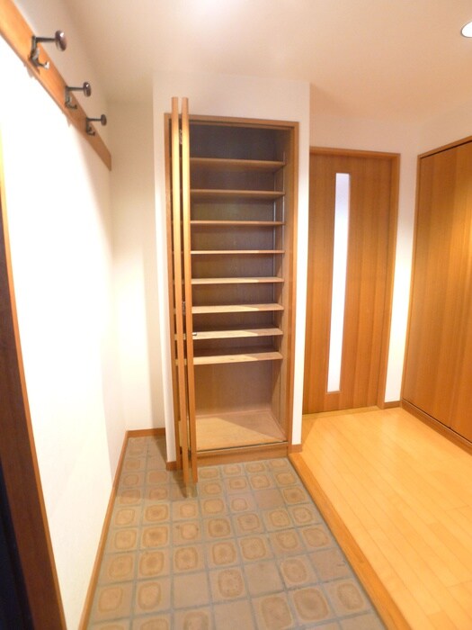 物件内観写真18　(玄関)