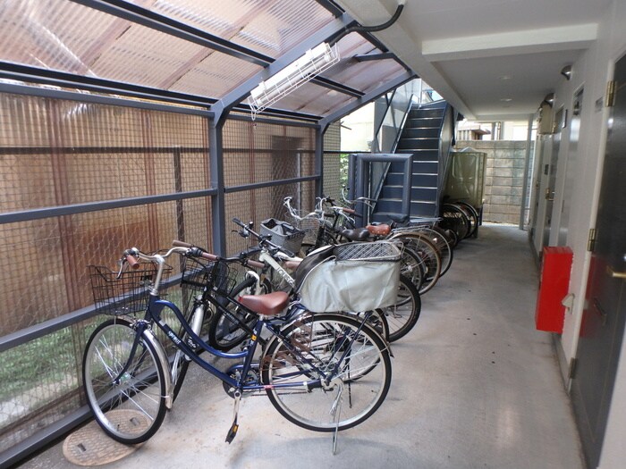 物件外観写真3　(駐輪場)