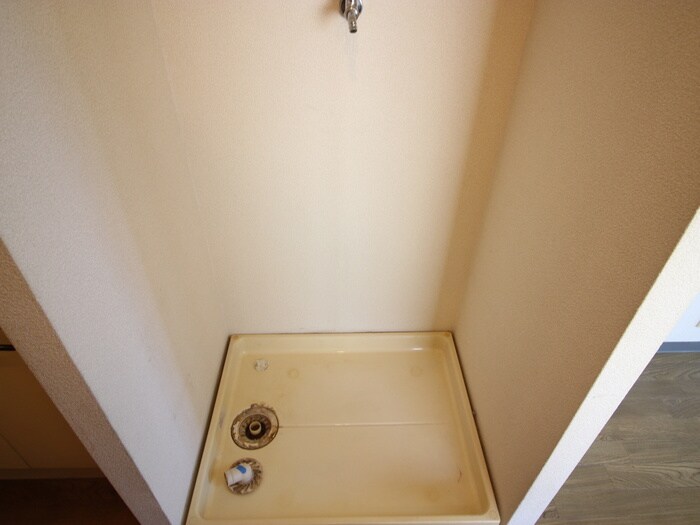 物件内観写真18　(洗濯機置場)