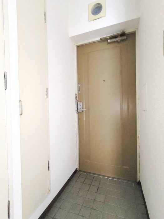 物件内観写真16　(玄関)