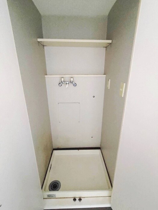 物件内観写真18　(洗濯機置場)