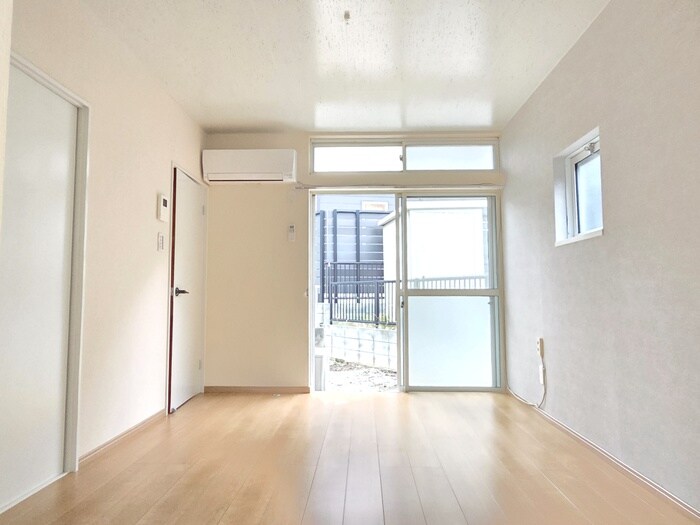 物件内観写真9　(室内からの展望)