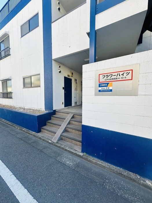 物件外観写真2　(エントランス部分)