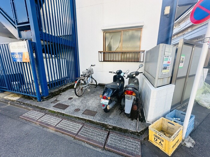 物件外観写真3　(駐輪場)