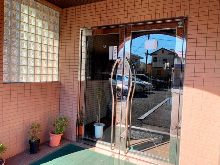 物件外観写真6　(エントランス部分)