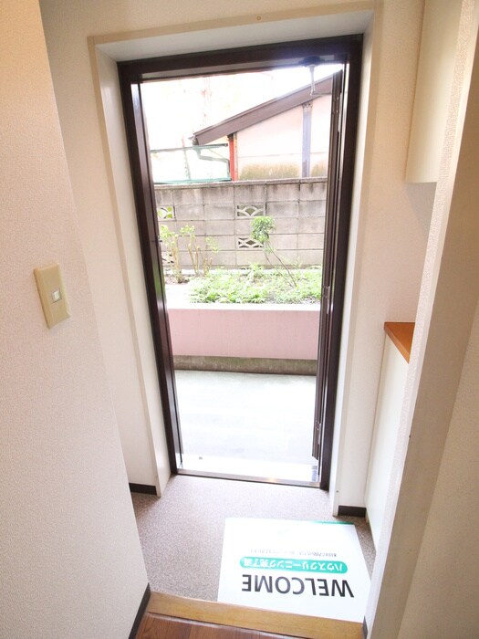 物件内観写真13　(玄関)