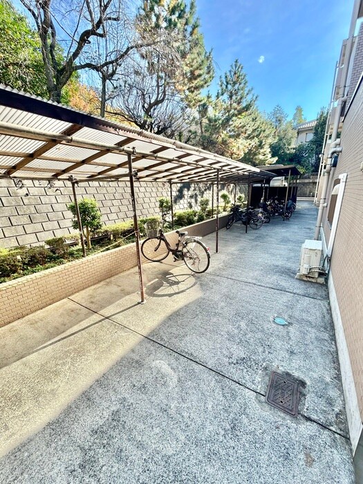 物件外観写真5　(駐輪場)