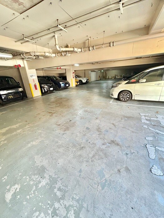 物件外観写真6　(駐車場)